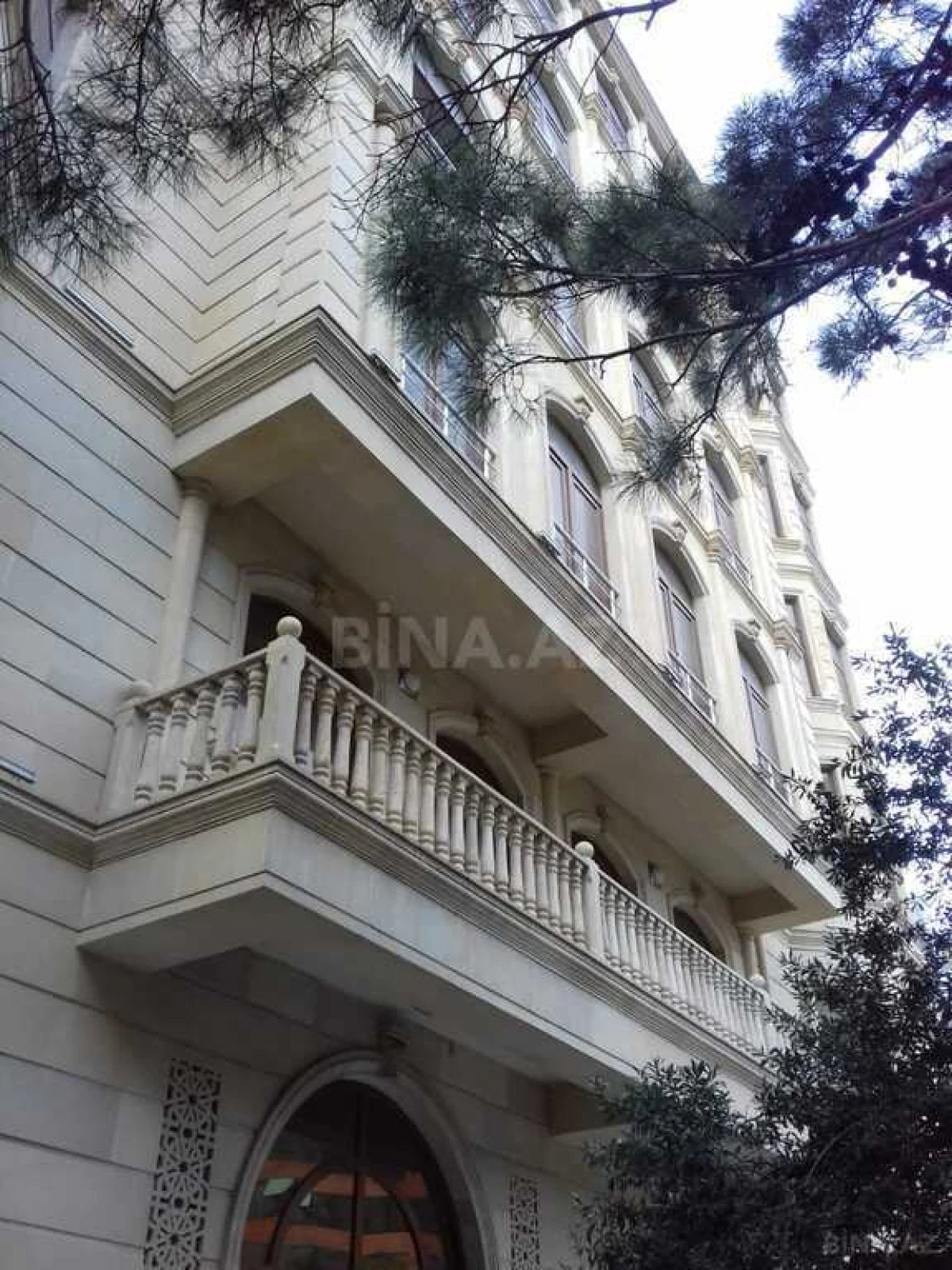 Satılır obyekt 220 m²