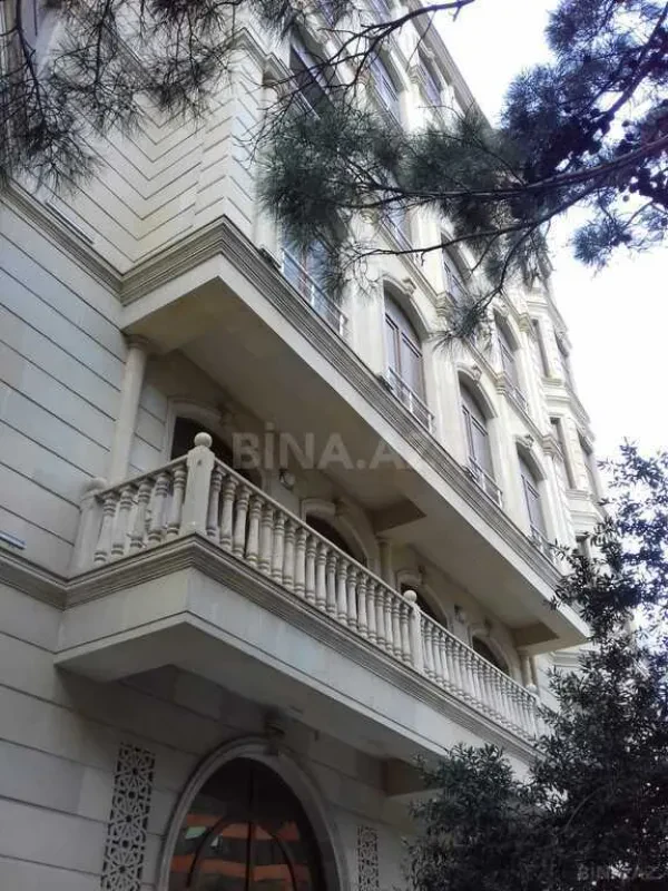 Satılır obyekt 220 m²