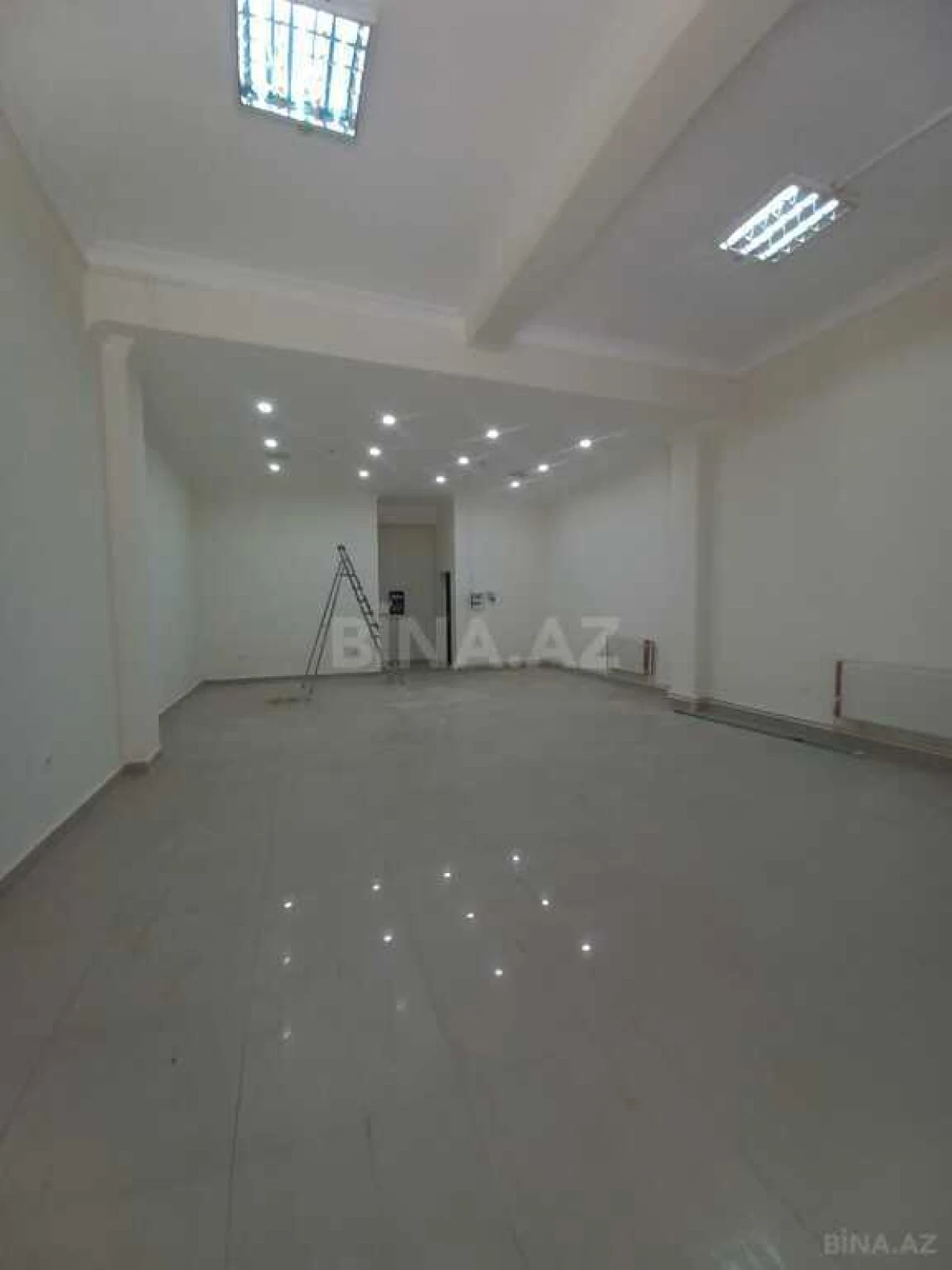 Satılır obyekt 220 m²