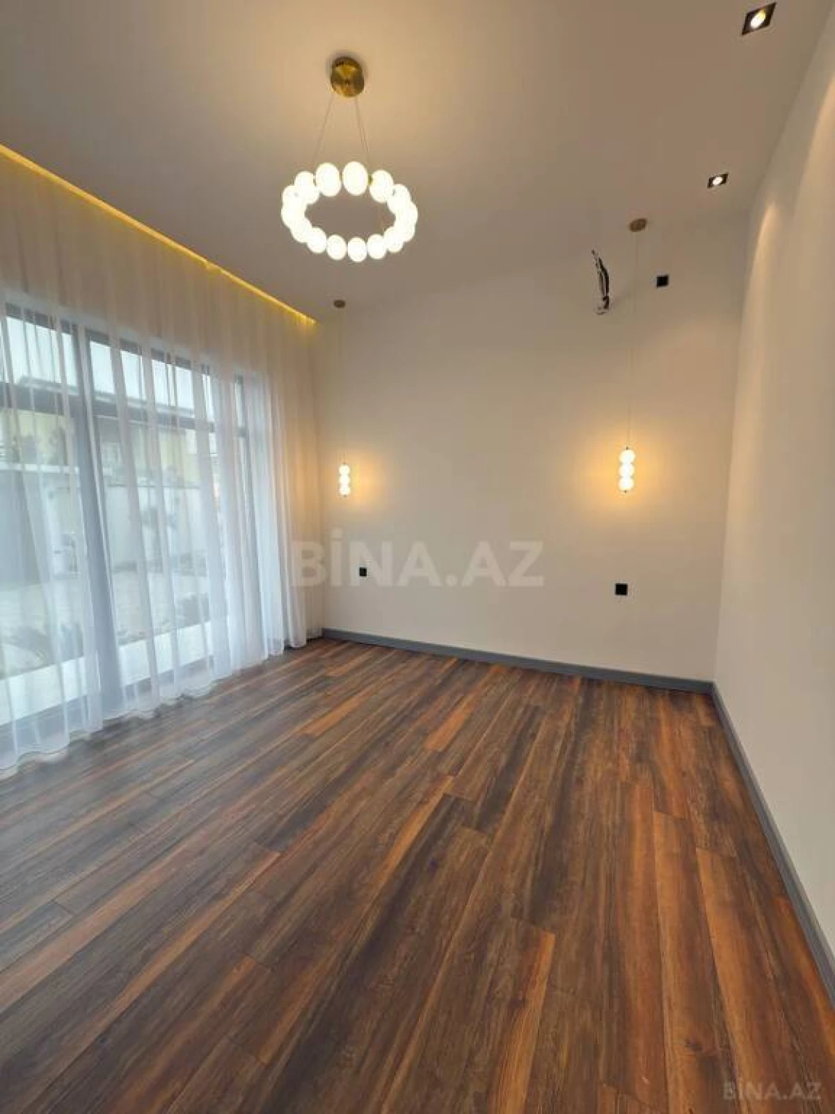 Satılır 5 otaqlı həyət evi 200 m²