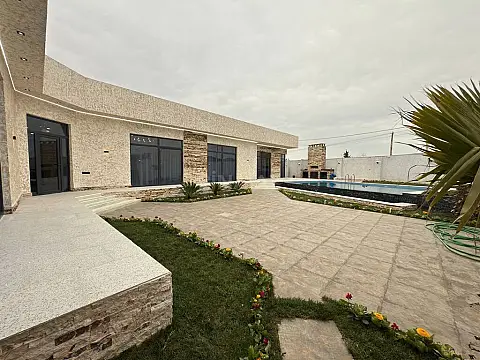 Satılır 5 otaqlı həyət evi 200 m²