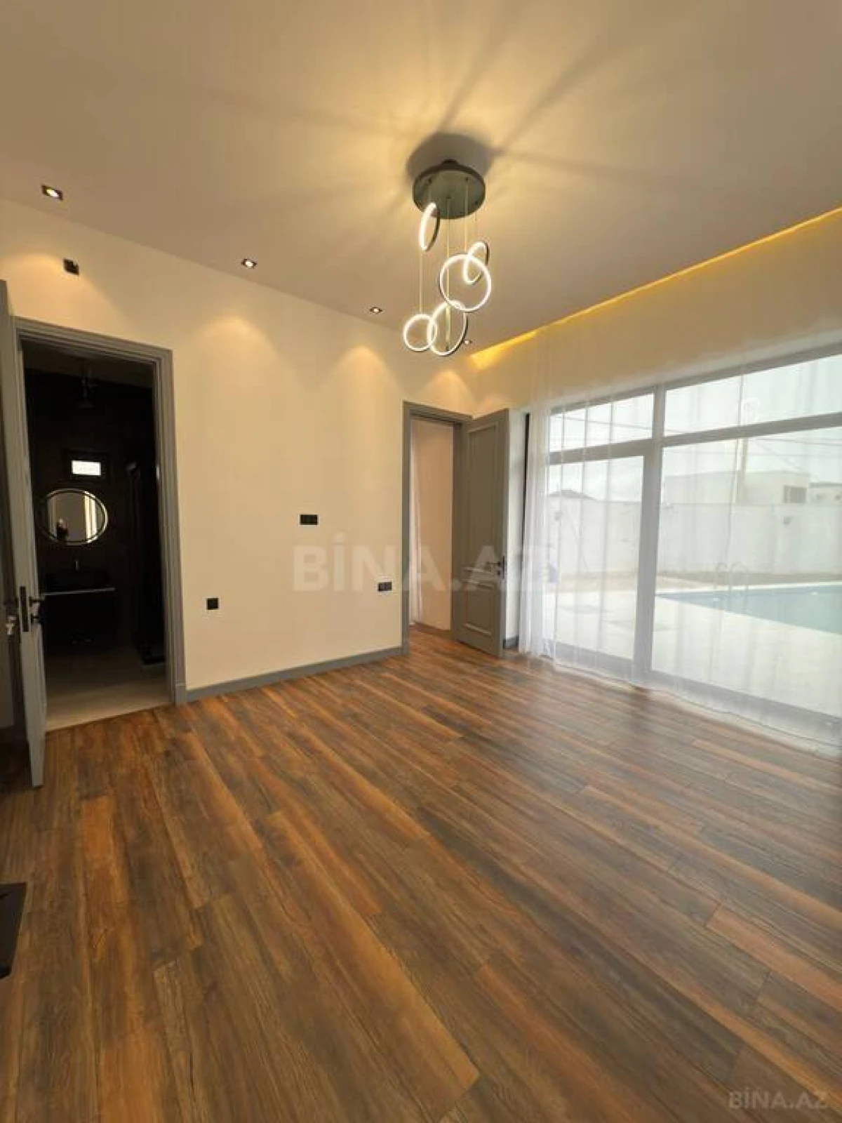 Satılır 5 otaqlı həyət evi 200 m²
