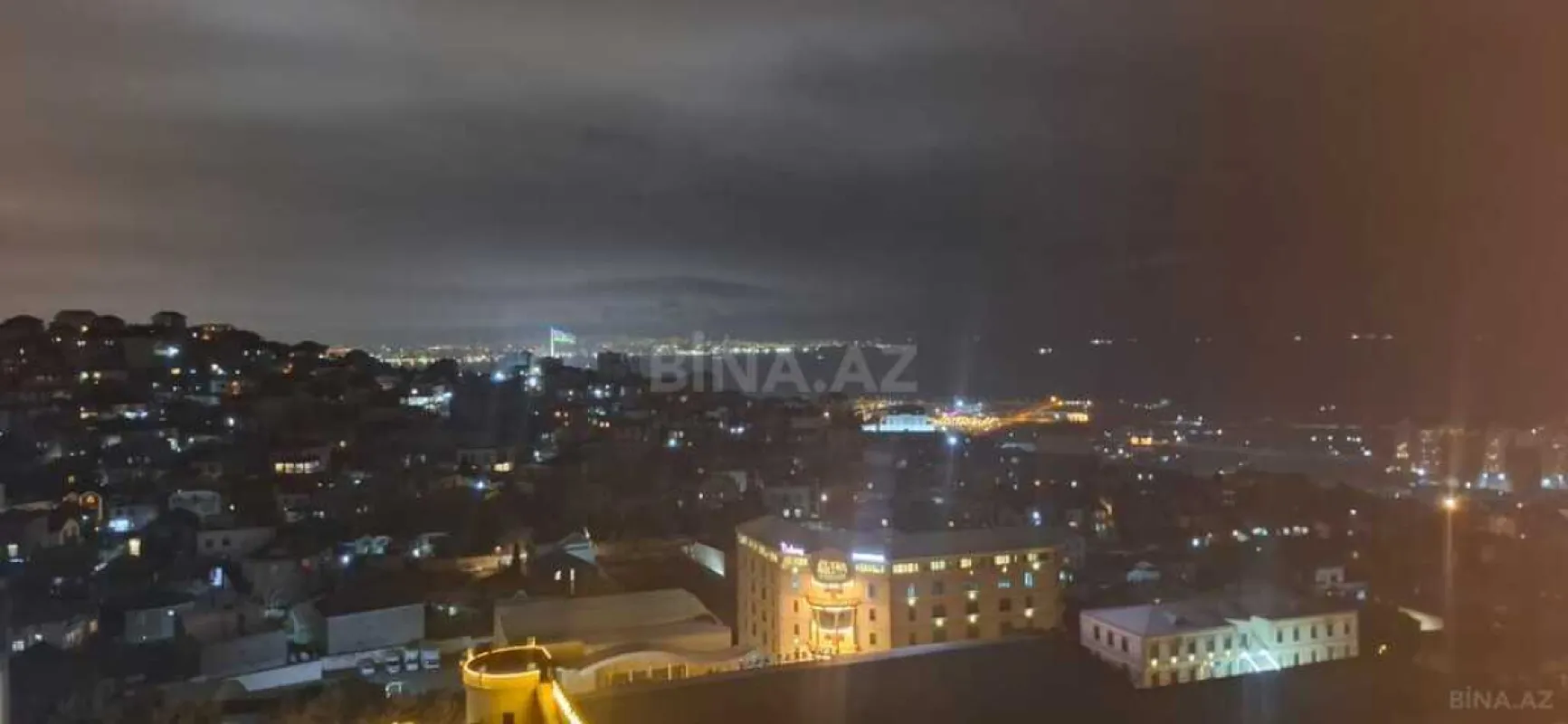 Satılır 2 otaqlı mənzil 75 m²