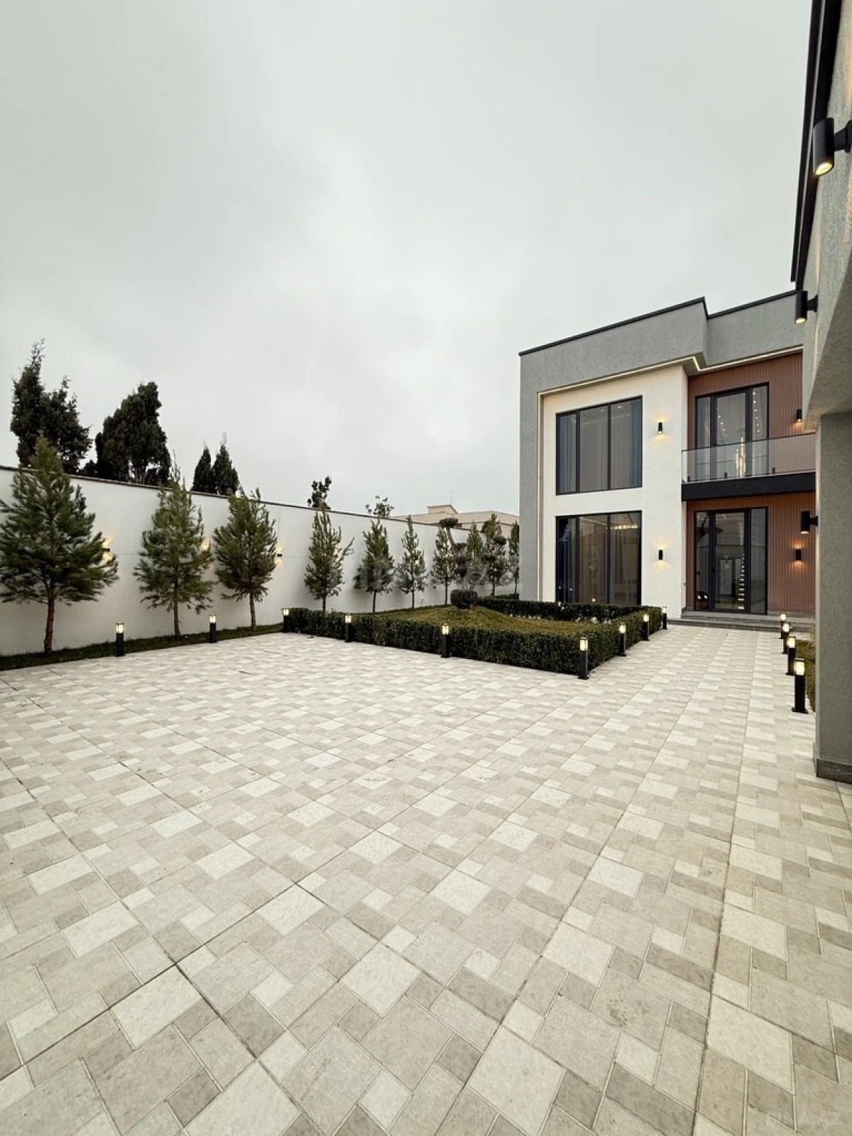 Satılır 4 otaqlı həyət evi 210 m²