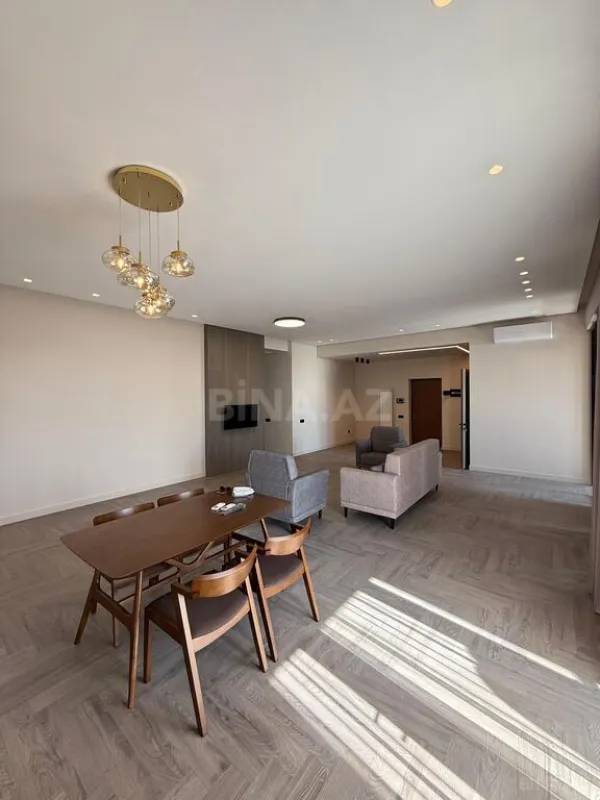 Satılır 3 otaqlı mənzil 158 m²