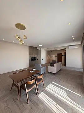 Satılır 3 otaqlı mənzil 158 m²