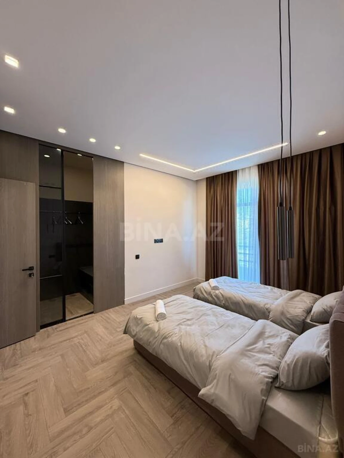 Satılır 3 otaqlı mənzil 158 m²