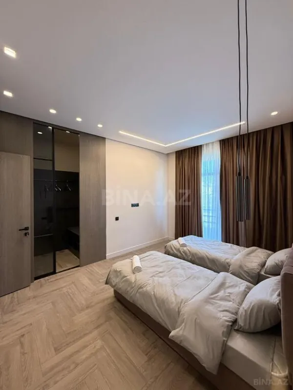 Satılır 3 otaqlı mənzil 158 m²