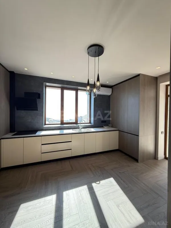 Satılır 3 otaqlı mənzil 158 m²