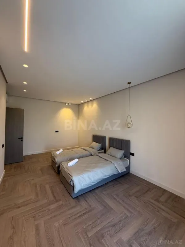 Satılır 3 otaqlı mənzil 158 m²