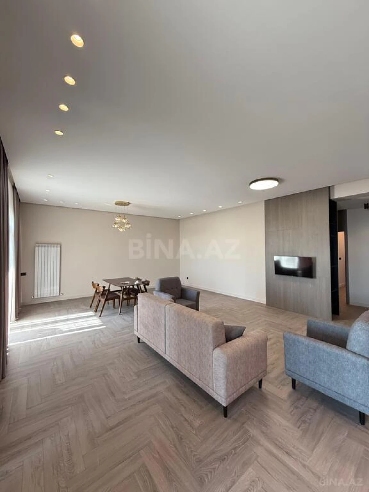Satılır 3 otaqlı mənzil 158 m²