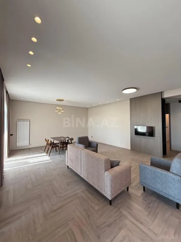 Satılır 3 otaqlı mənzil 158 m²