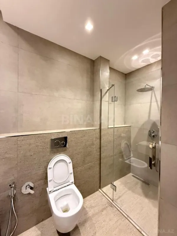 Satılır 3 otaqlı mənzil 158 m²