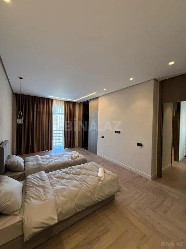 Satılır 3 otaqlı mənzil 158 m²