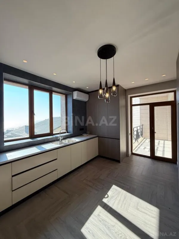 Satılır 3 otaqlı mənzil 158 m²