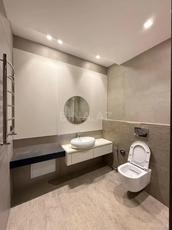 Satılır 3 otaqlı mənzil 158 m²
