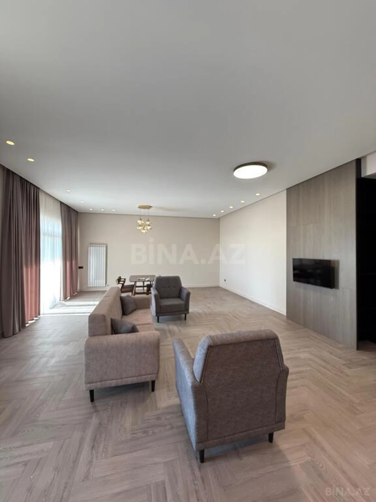 Satılır 3 otaqlı mənzil 158 m²