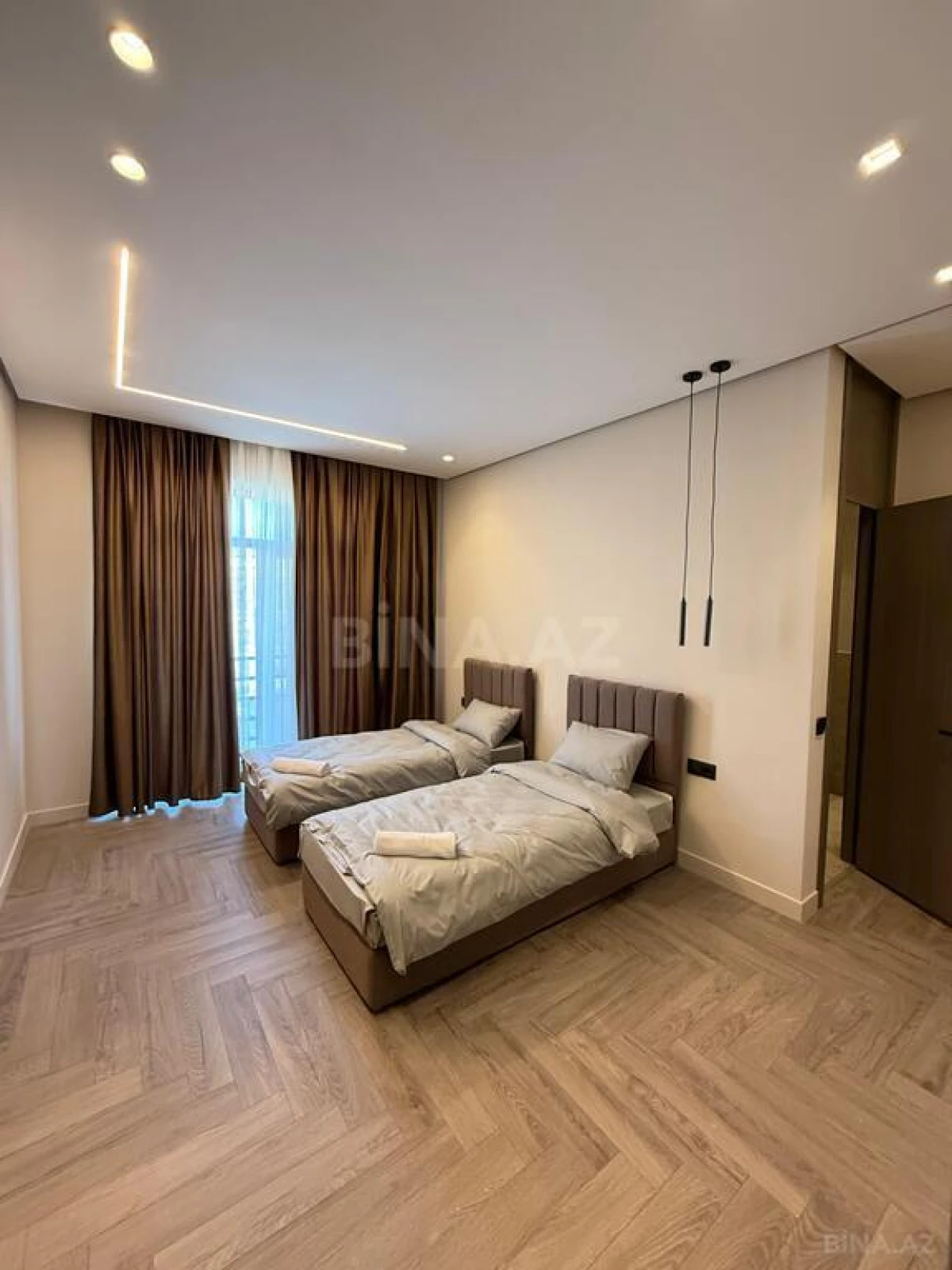 Satılır 3 otaqlı mənzil 158 m²