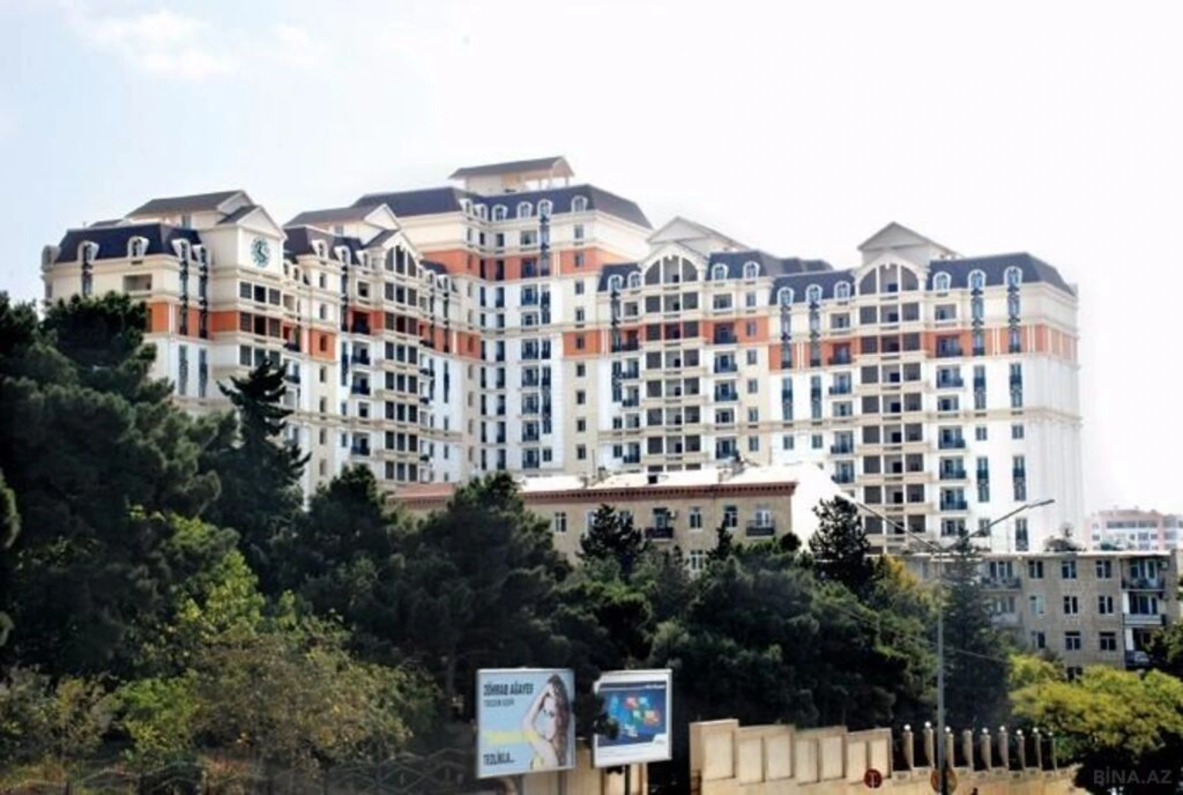 Satılır 3 otaqlı mənzil 175 m²