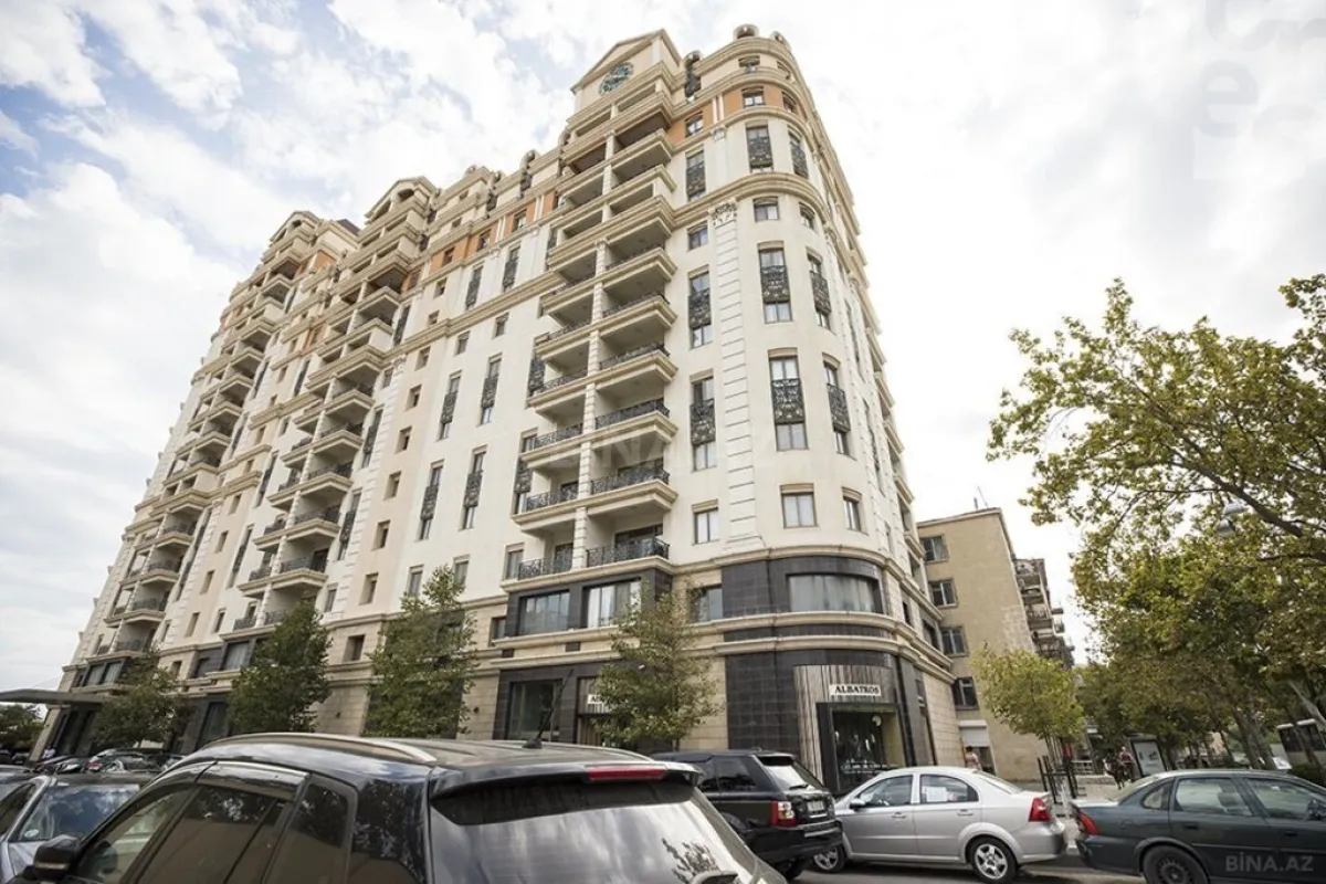 Satılır 3 otaqlı mənzil 175 m²