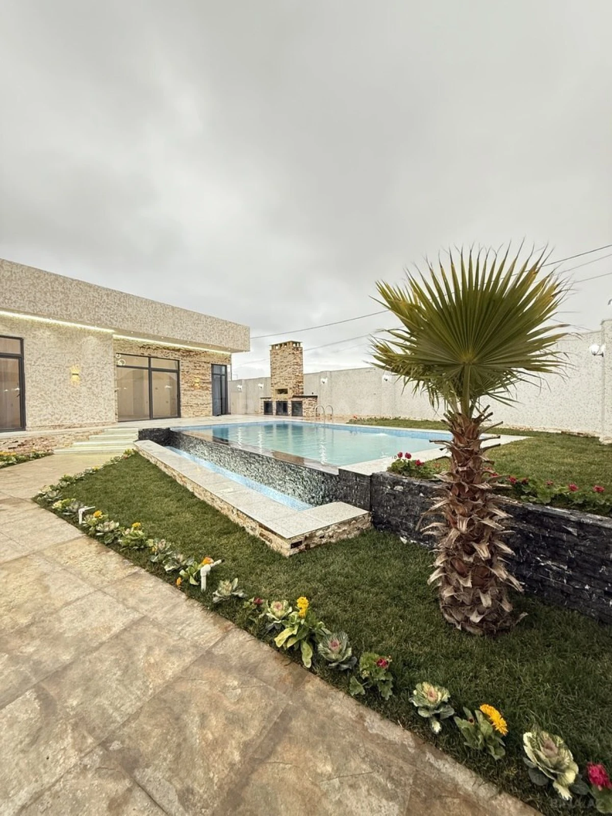 Satılır 5 otaqlı həyət evi 225 m²