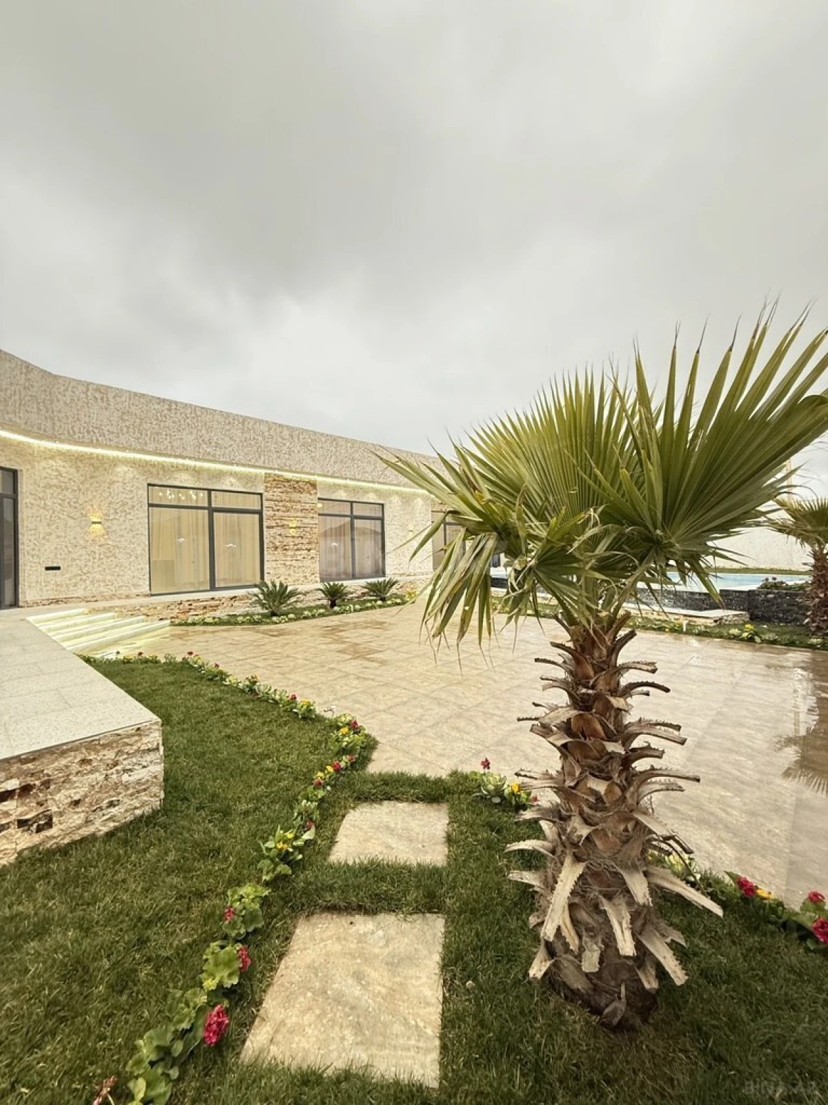 Satılır 5 otaqlı həyət evi 225 m²