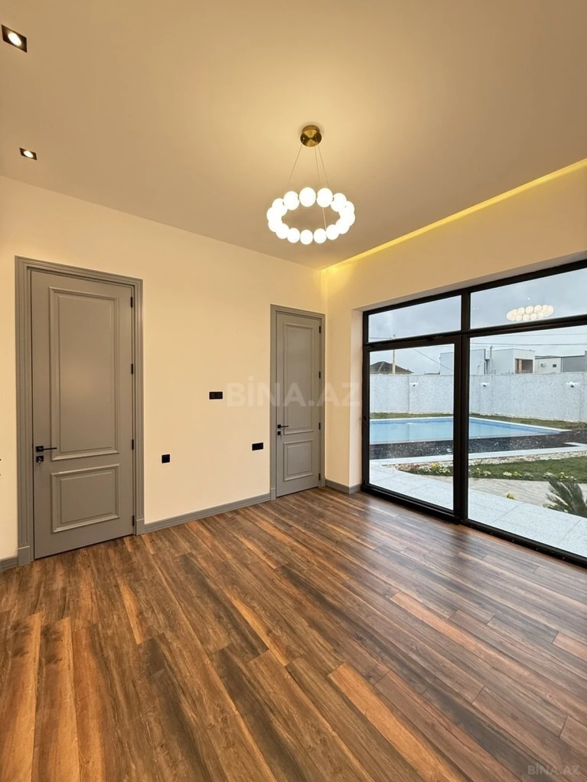 Satılır 5 otaqlı həyət evi 225 m²