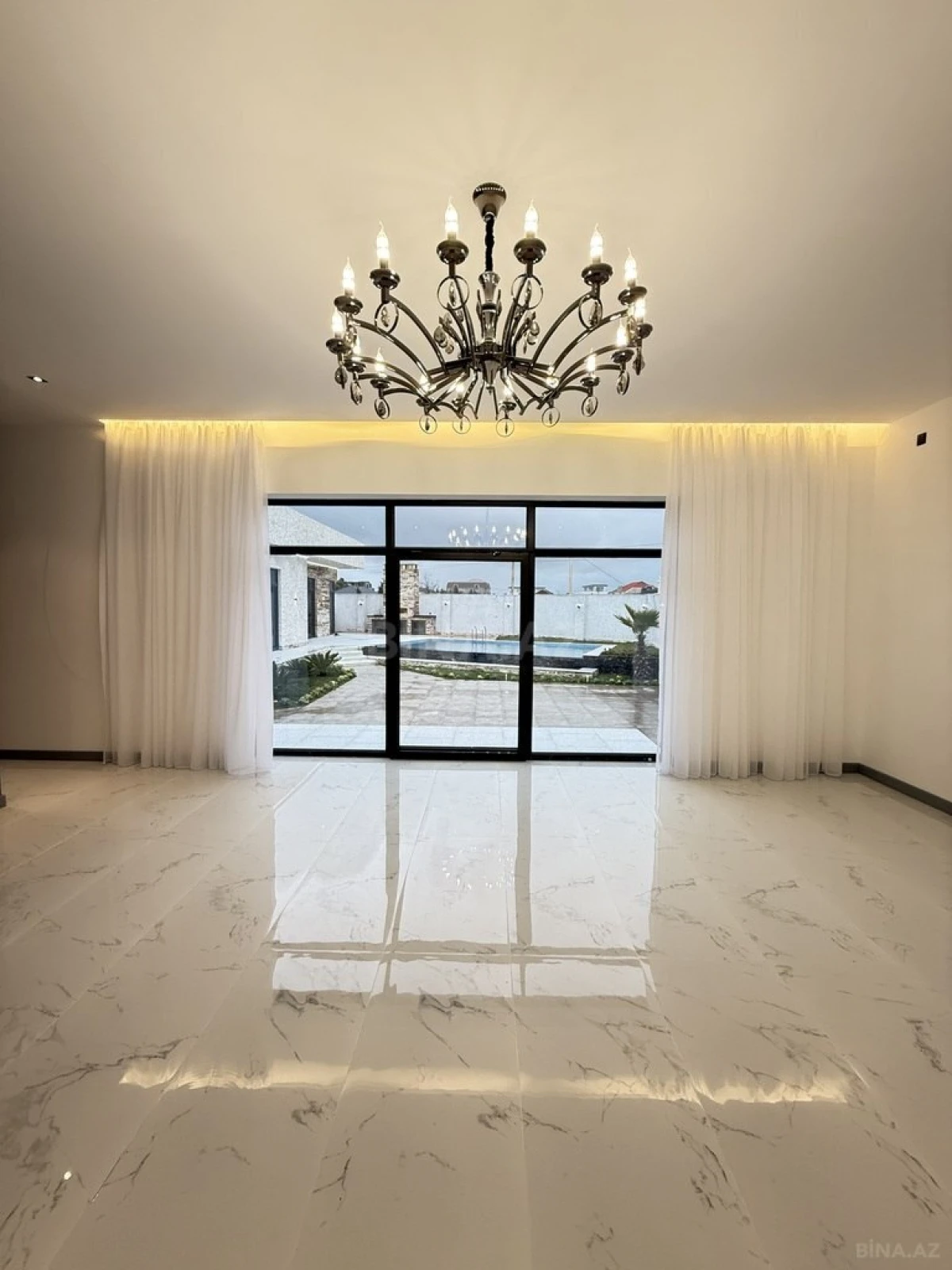 Satılır 5 otaqlı həyət evi 225 m²