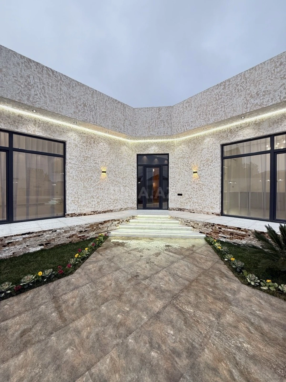 Satılır 5 otaqlı həyət evi 225 m²
