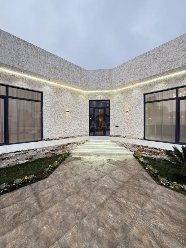 Satılır 5 otaqlı həyət evi 225 m²