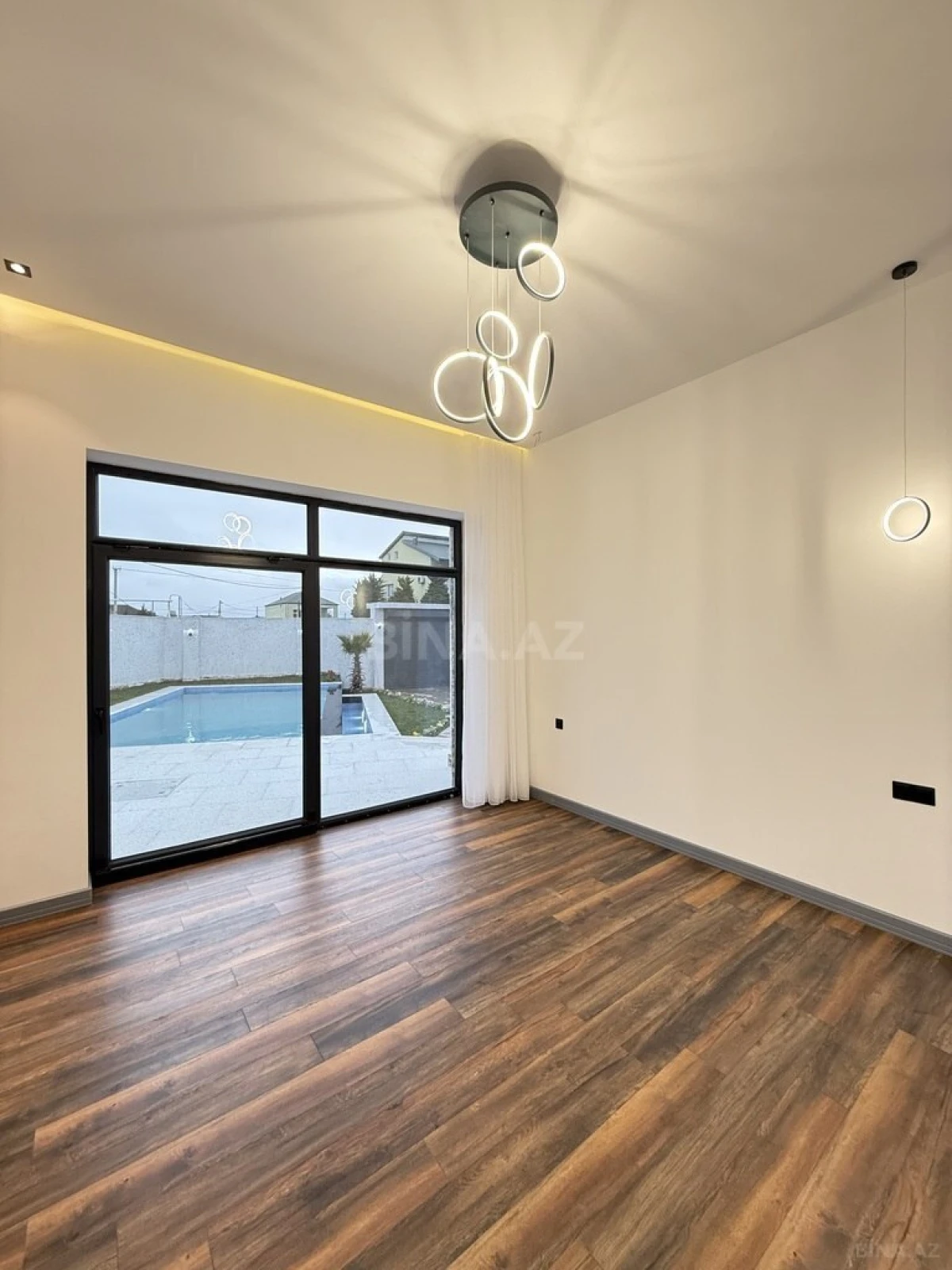 Satılır 5 otaqlı həyət evi 225 m²