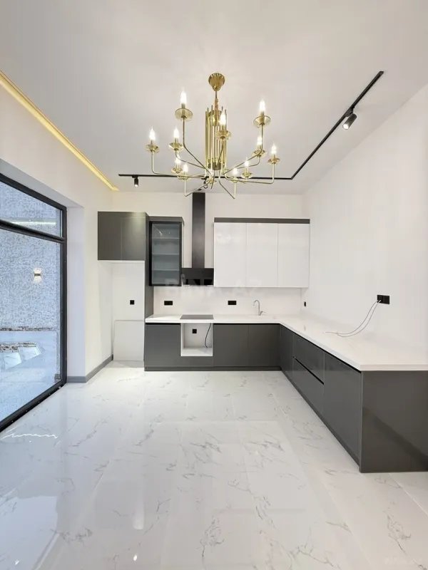 Satılır 5 otaqlı həyət evi 225 m²