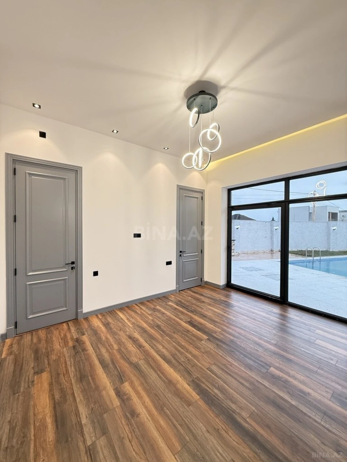 Satılır 5 otaqlı həyət evi 225 m²