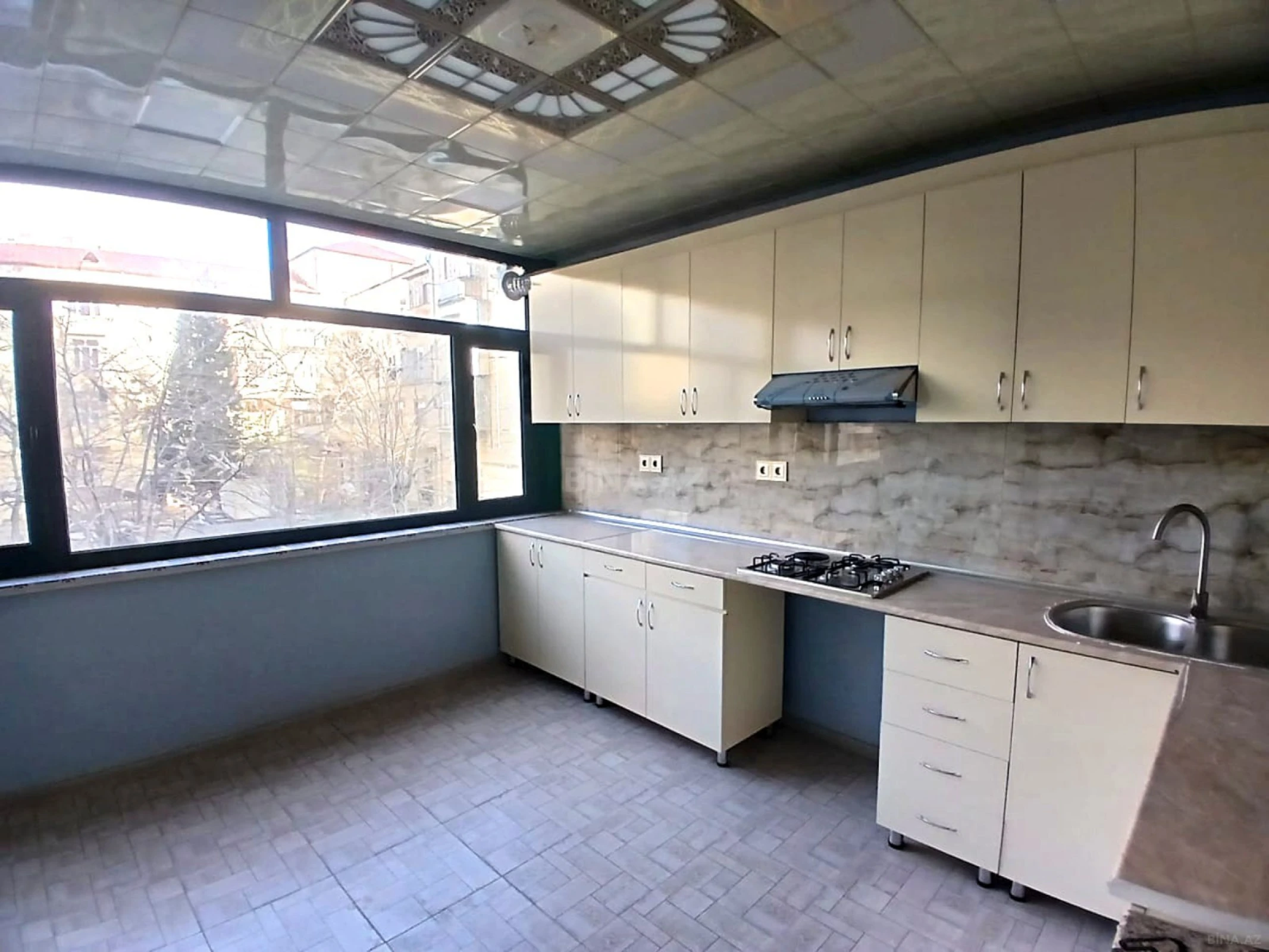 Satılır 3 otaqlı mənzil 96 m²