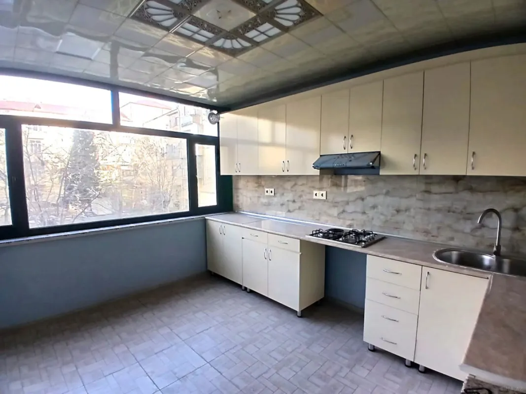 Satılır 3 otaqlı mənzil 96 m²