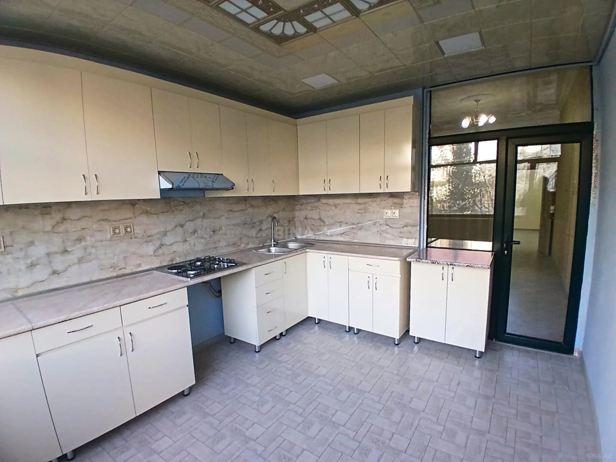 Satılır 3 otaqlı mənzil 96 m²