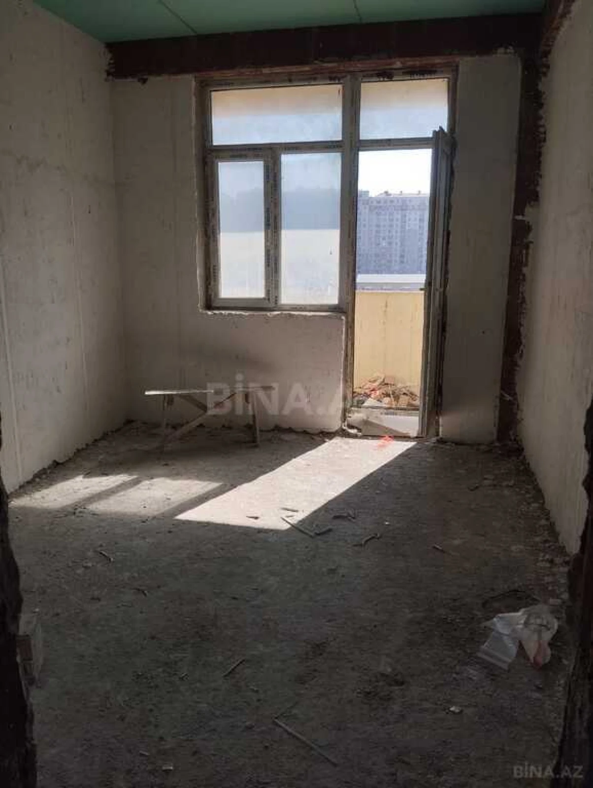 Satılır 4 otaqlı mənzil 146 m²