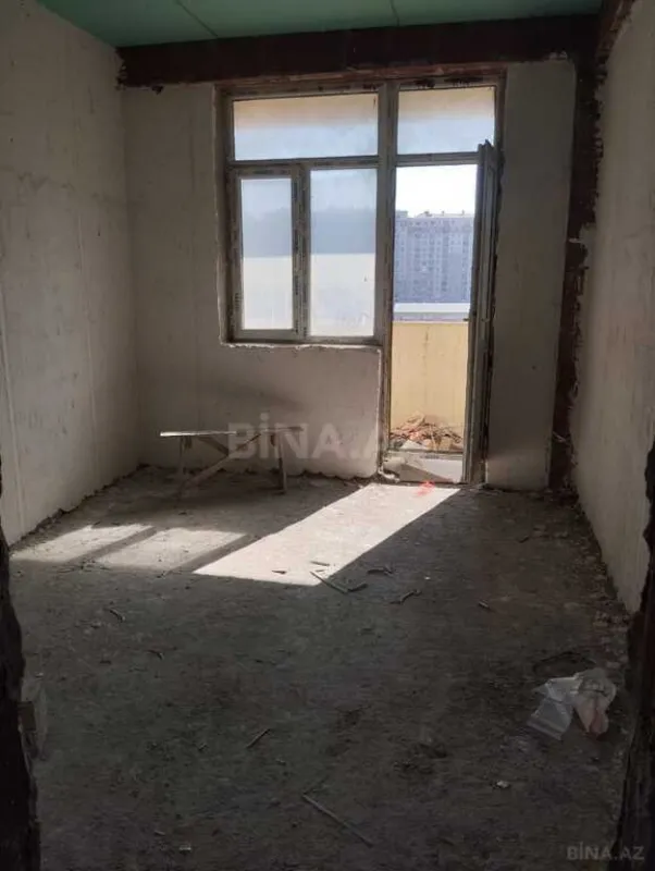 Satılır 4 otaqlı mənzil 146 m²