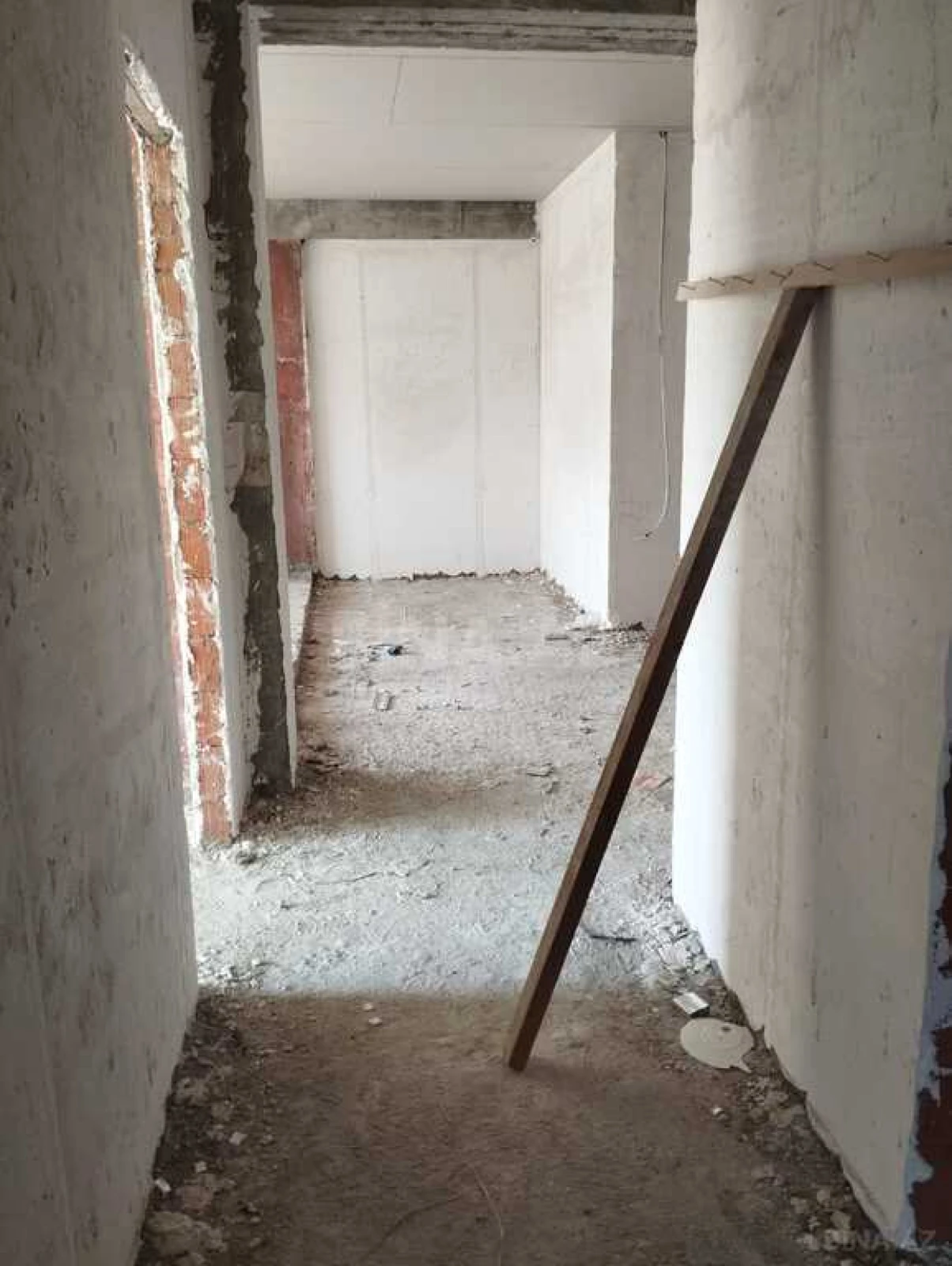 Satılır 4 otaqlı mənzil 146 m²