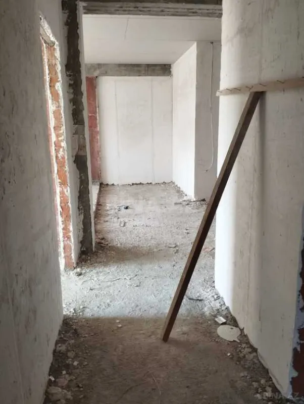 Satılır 4 otaqlı mənzil 146 m²