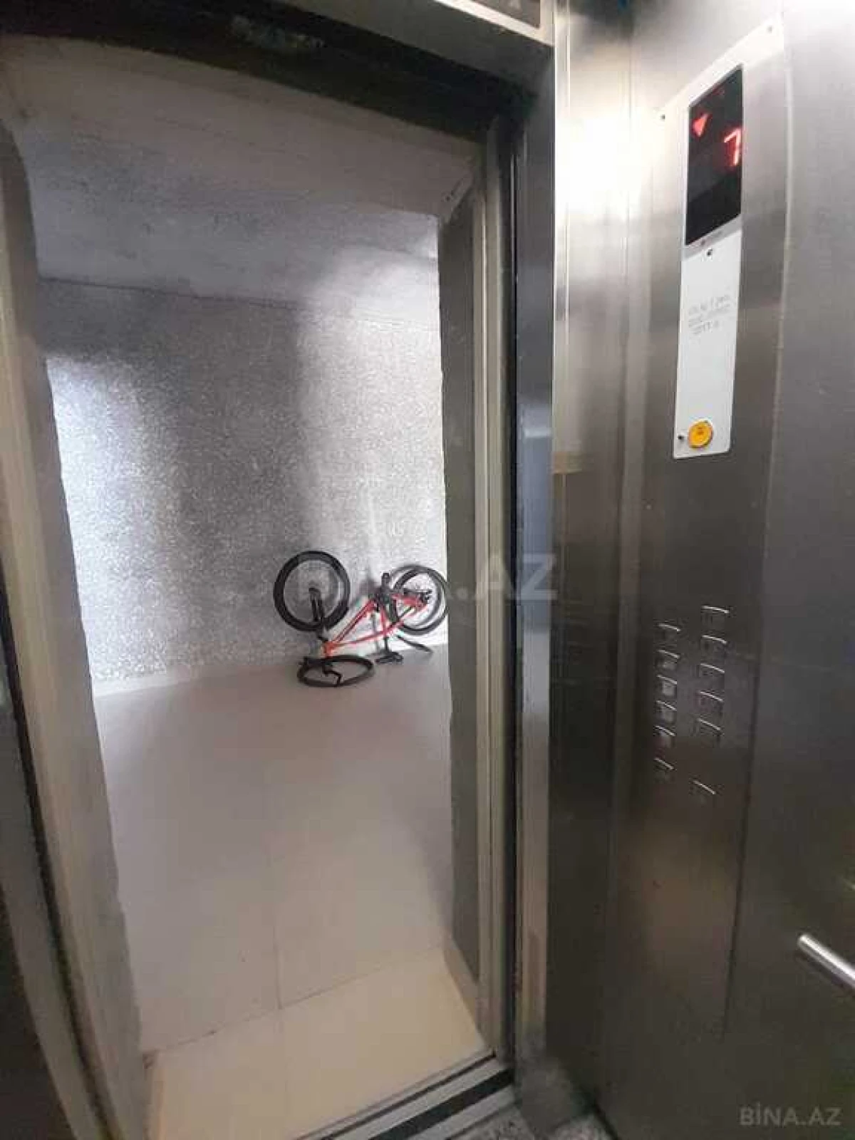 Satılır 4 otaqlı mənzil 146 m²