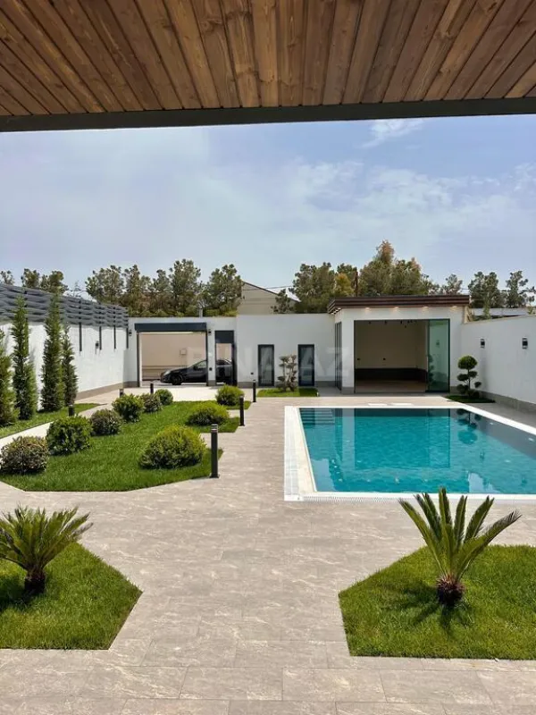 Satılır 5 otaqlı həyət evi 250 m²