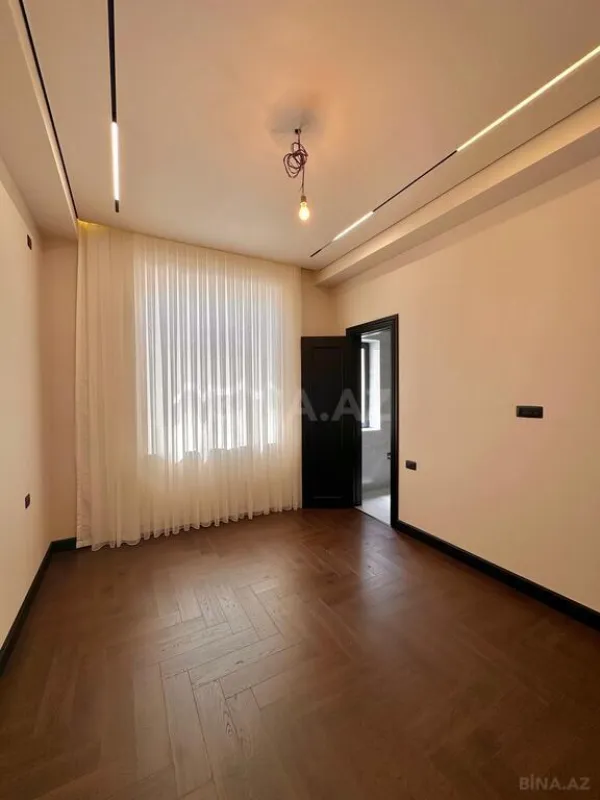 Satılır 5 otaqlı həyət evi 250 m²