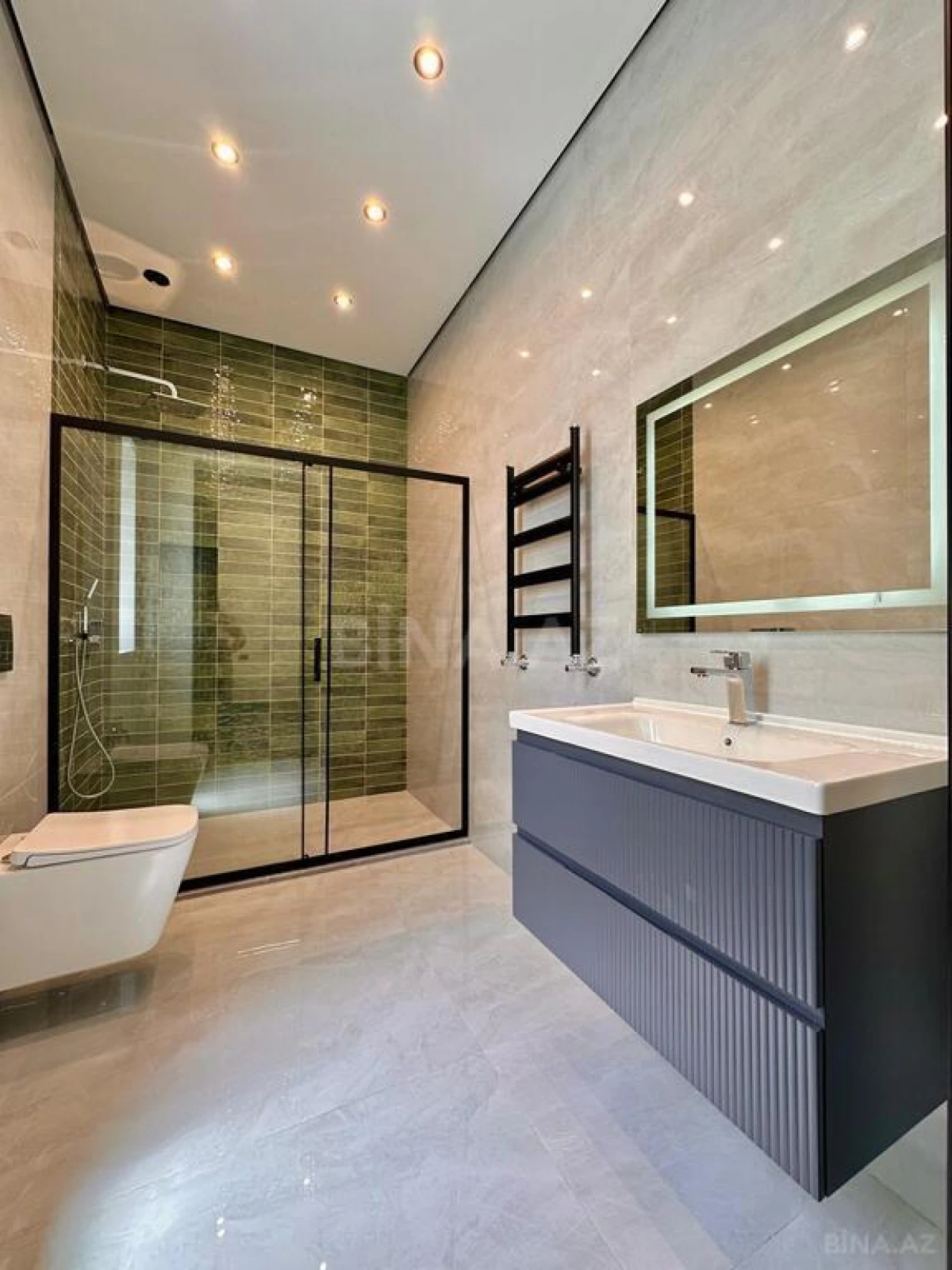 Satılır 5 otaqlı həyət evi 250 m²