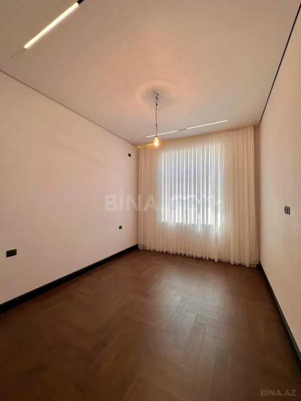 Satılır 5 otaqlı həyət evi 250 m²