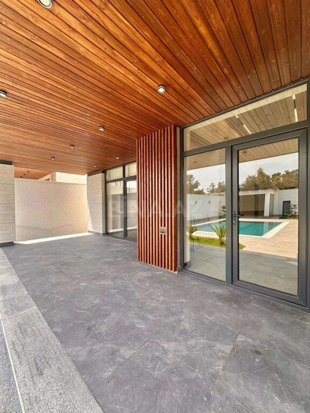 Satılır 5 otaqlı həyət evi 250 m²