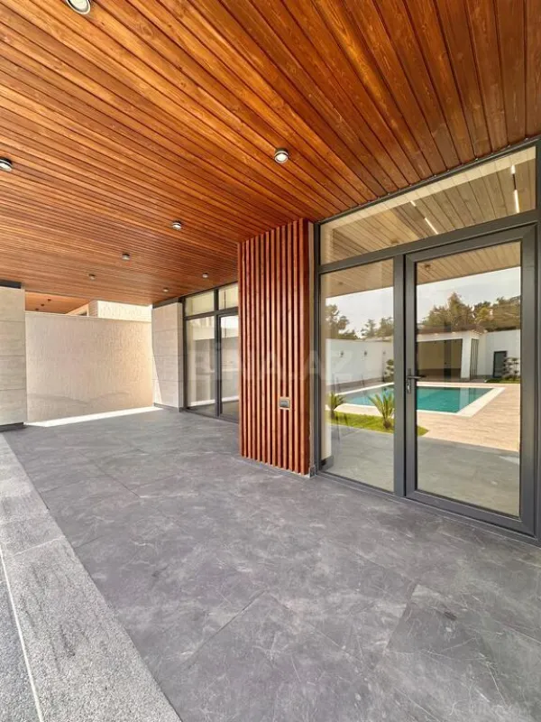 Satılır 5 otaqlı həyət evi 250 m²