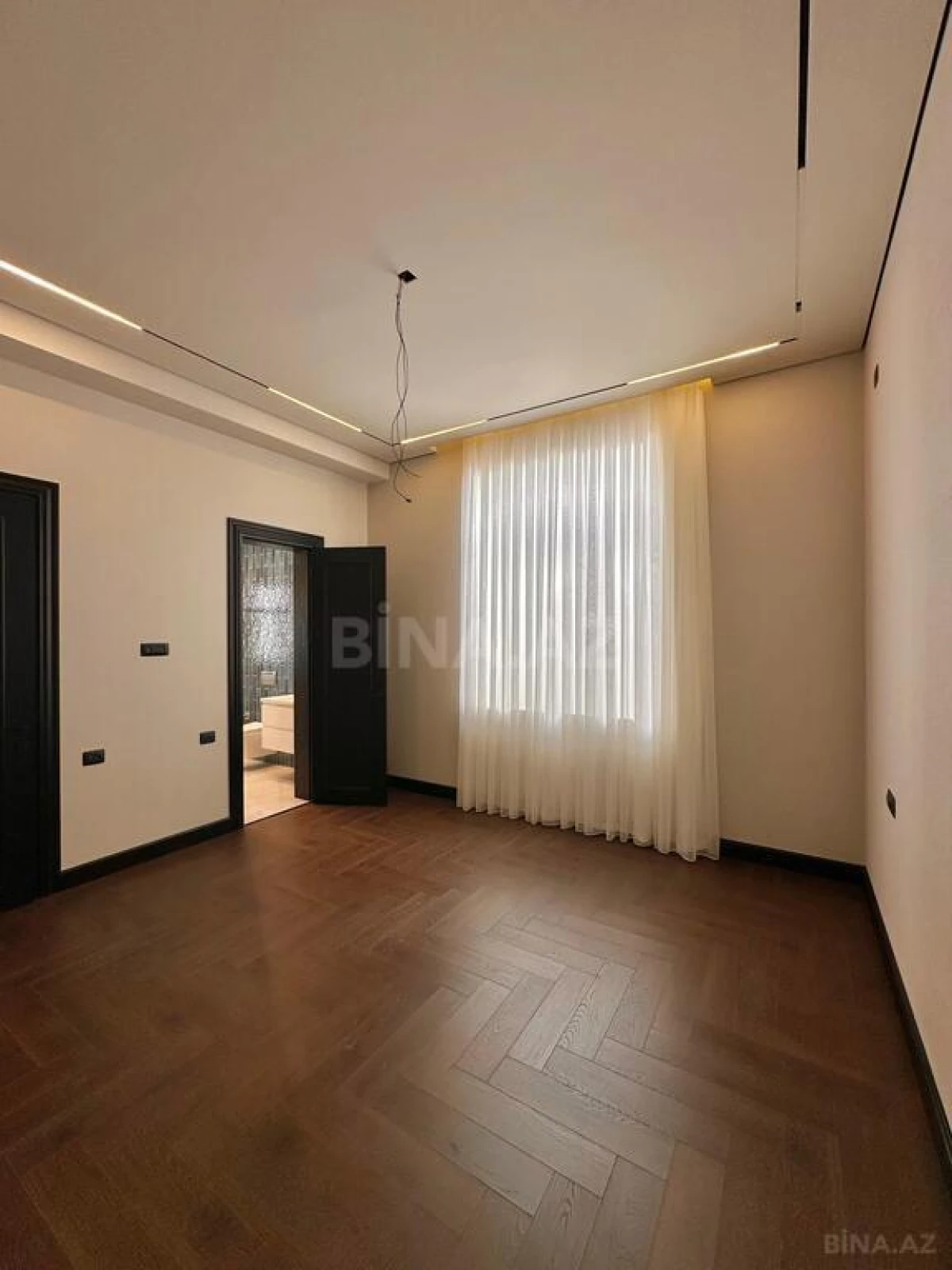 Satılır 5 otaqlı həyət evi 250 m²