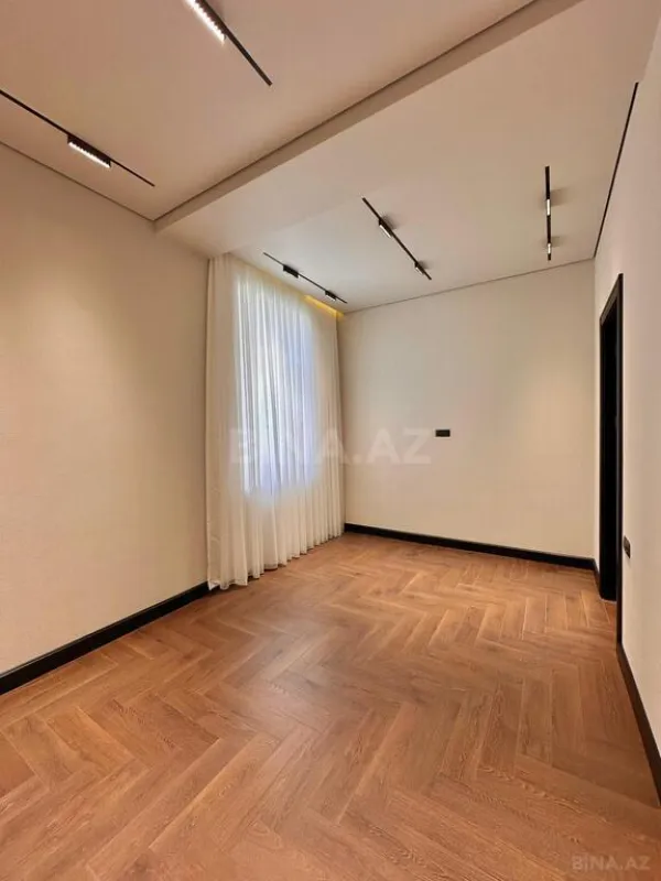 Satılır 5 otaqlı həyət evi 250 m²