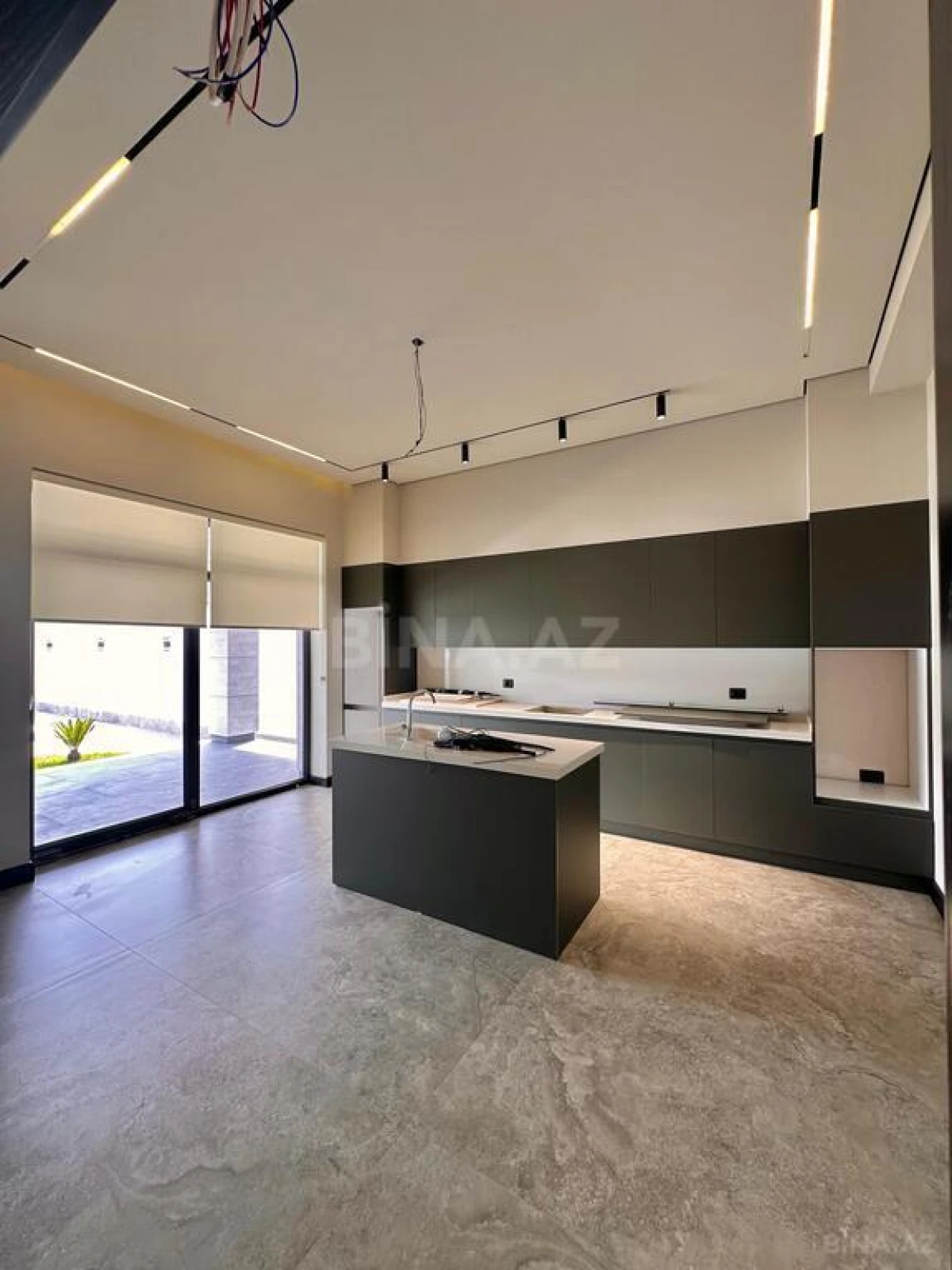 Satılır 5 otaqlı həyət evi 250 m²